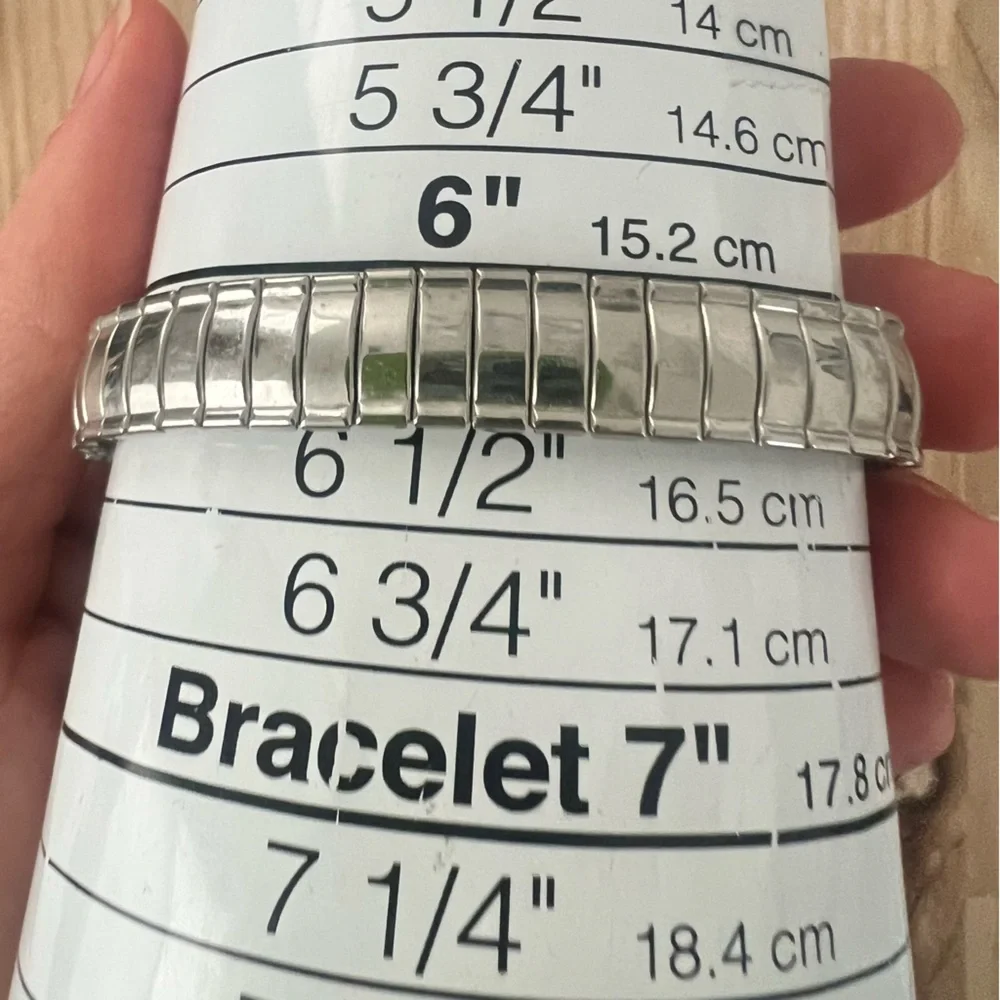 Watch-it ladies silver tone bracelet watch NEW BATTERY